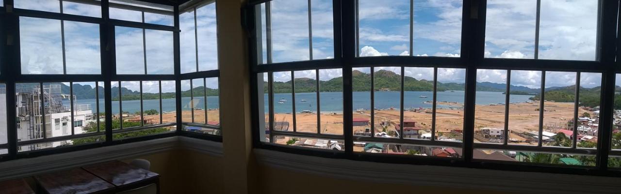 Divine Castle Travelers Inn Đảo Đảo Coron Ngoại thất bức ảnh
