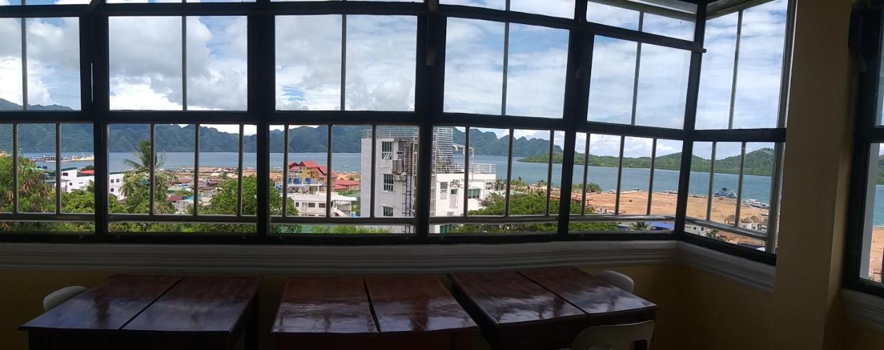 Divine Castle Travelers Inn Đảo Đảo Coron Ngoại thất bức ảnh