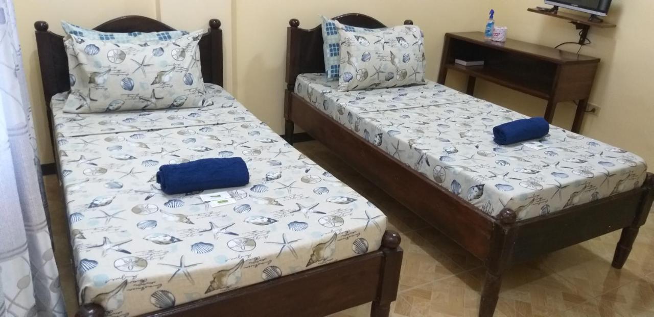 Divine Castle Travelers Inn Đảo Đảo Coron Ngoại thất bức ảnh