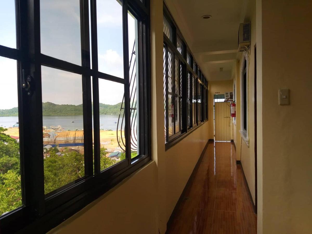 Divine Castle Travelers Inn Đảo Đảo Coron Ngoại thất bức ảnh