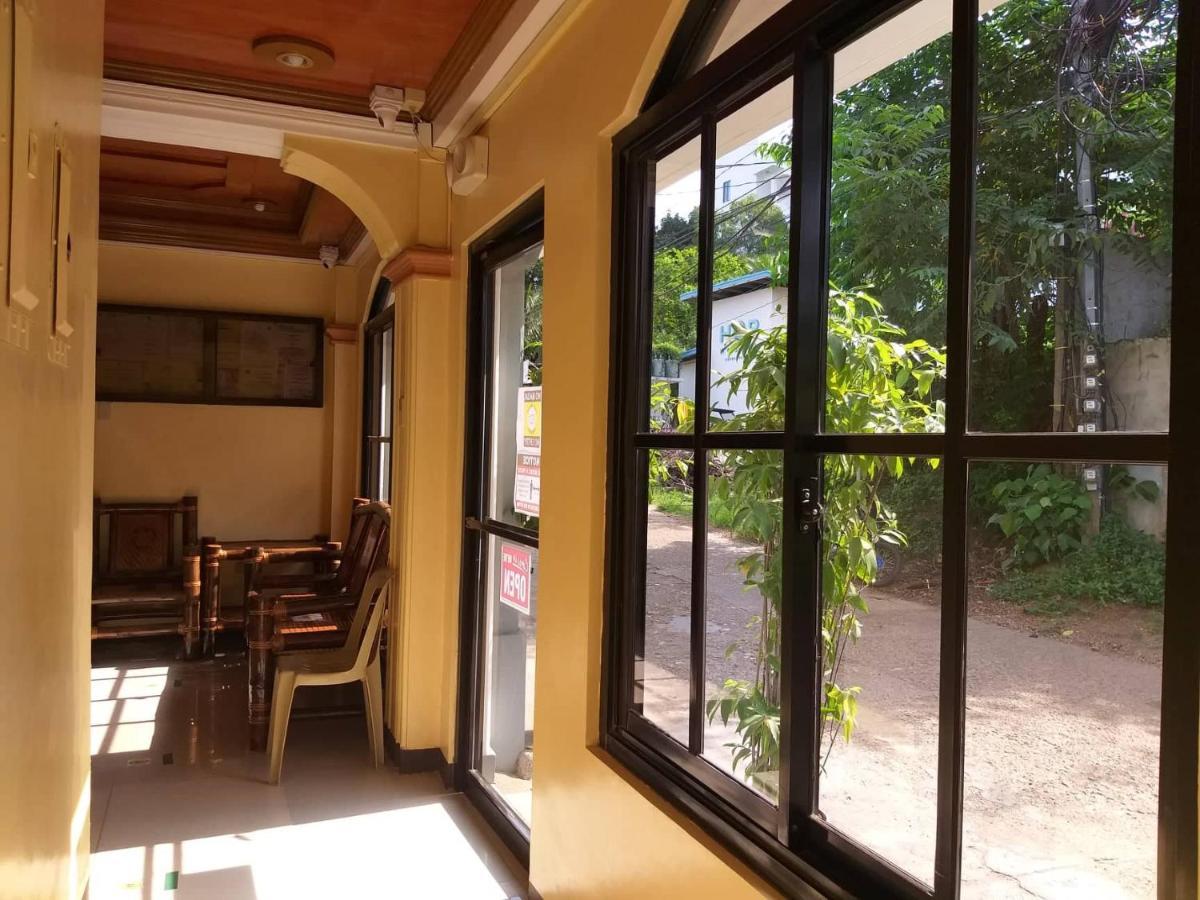 Divine Castle Travelers Inn Đảo Đảo Coron Ngoại thất bức ảnh