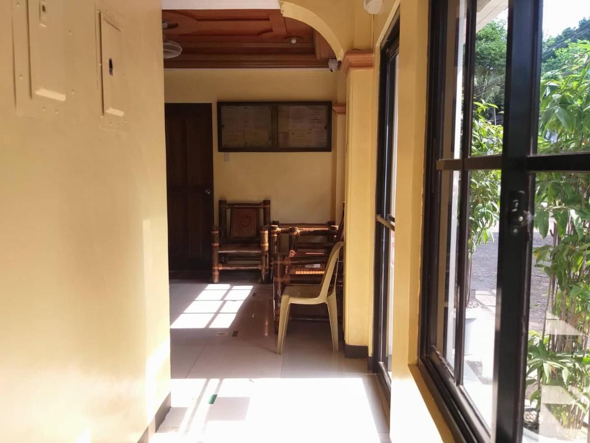 Divine Castle Travelers Inn Đảo Đảo Coron Ngoại thất bức ảnh