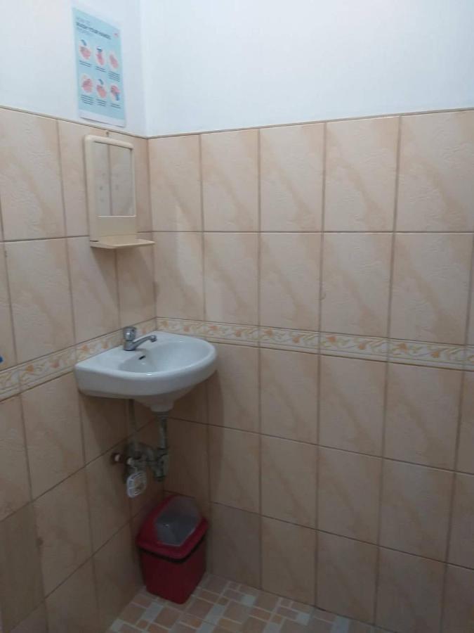 Divine Castle Travelers Inn Đảo Đảo Coron Ngoại thất bức ảnh