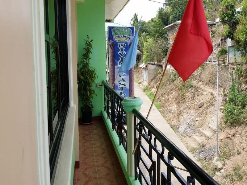 Divine Castle Travelers Inn Đảo Đảo Coron Ngoại thất bức ảnh