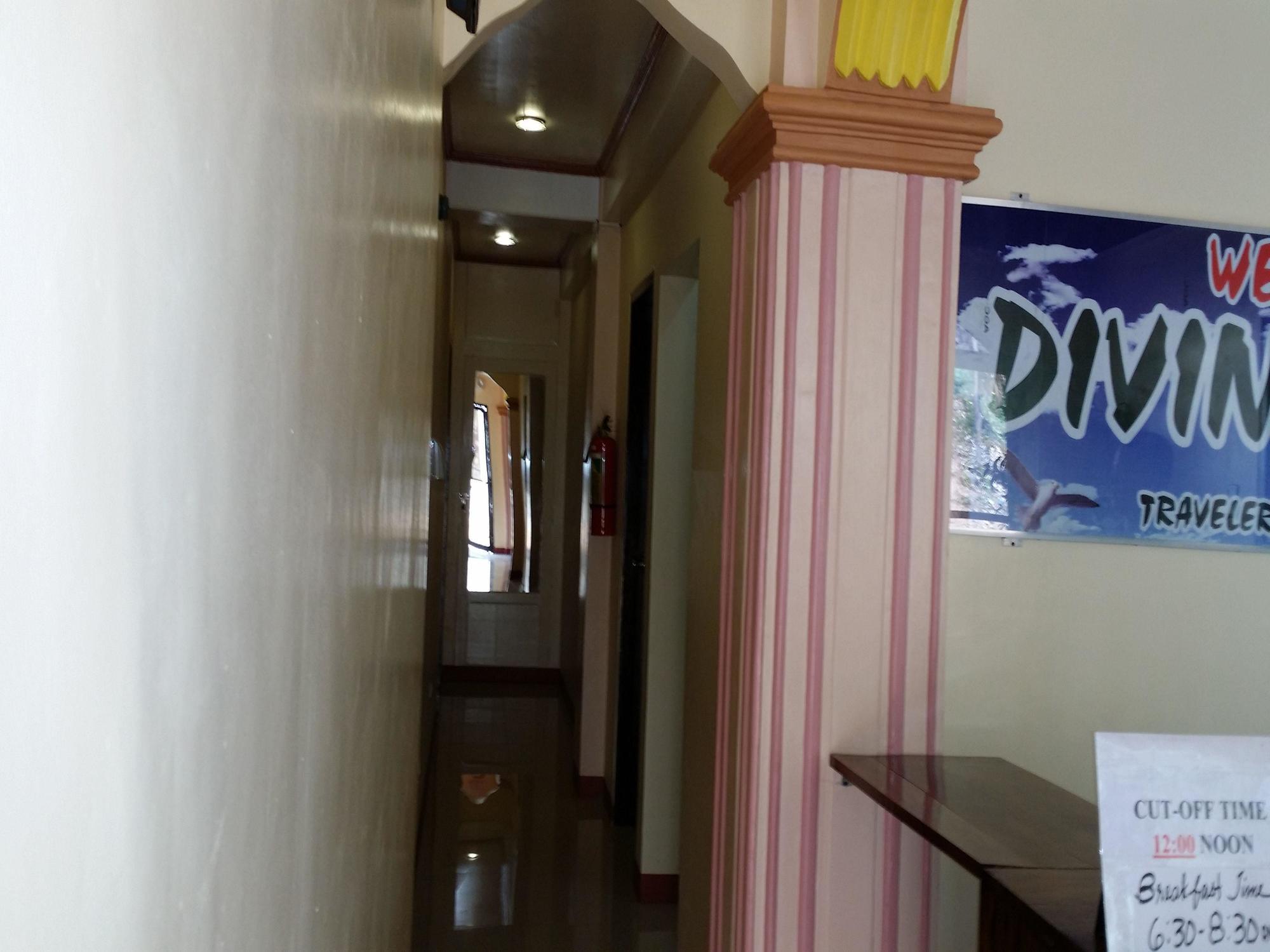 Divine Castle Travelers Inn Đảo Đảo Coron Ngoại thất bức ảnh