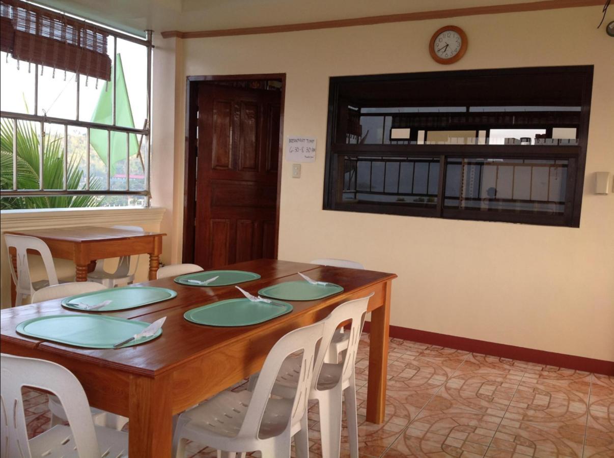 Divine Castle Travelers Inn Đảo Đảo Coron Ngoại thất bức ảnh