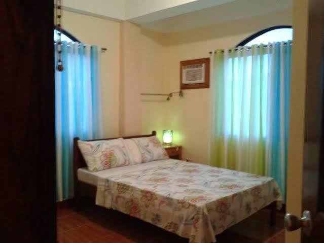 Divine Castle Travelers Inn Đảo Đảo Coron Ngoại thất bức ảnh