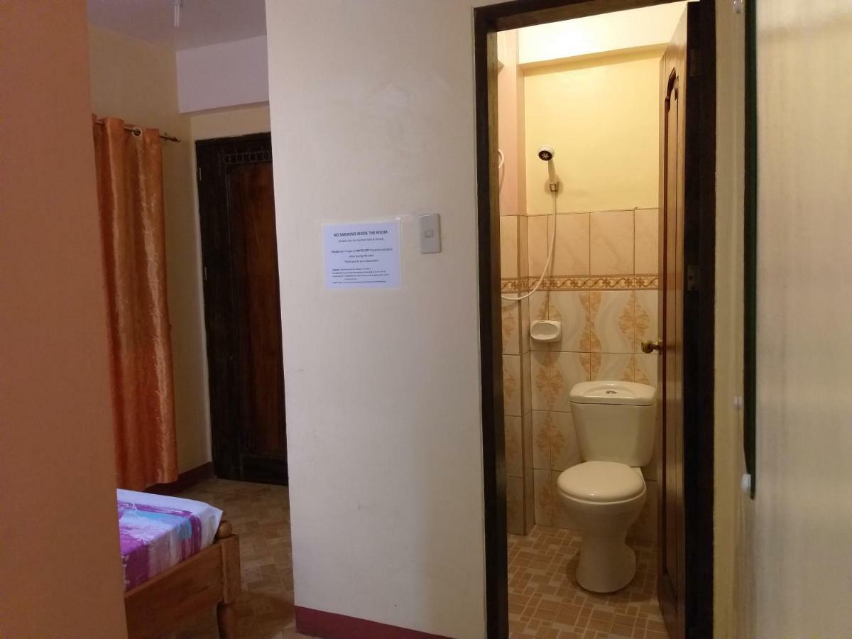 Divine Castle Travelers Inn Đảo Đảo Coron Ngoại thất bức ảnh